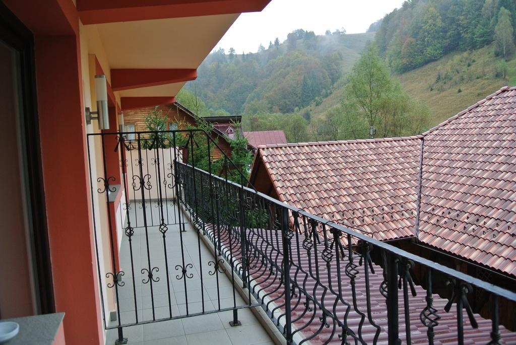 Pensiune Restaurant Piatra Craiului Dimbovicioara Exterior photo